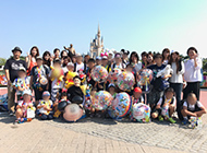 「鐘の鳴る丘 少年の家」の子供たちを、東京ディズニーランドへご招待しました。