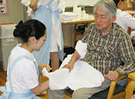 特別養護老人ホーム「渋谷区あやめの苑・代々木地域包括支援センター」にて、訪問エステを実施させていただきました。